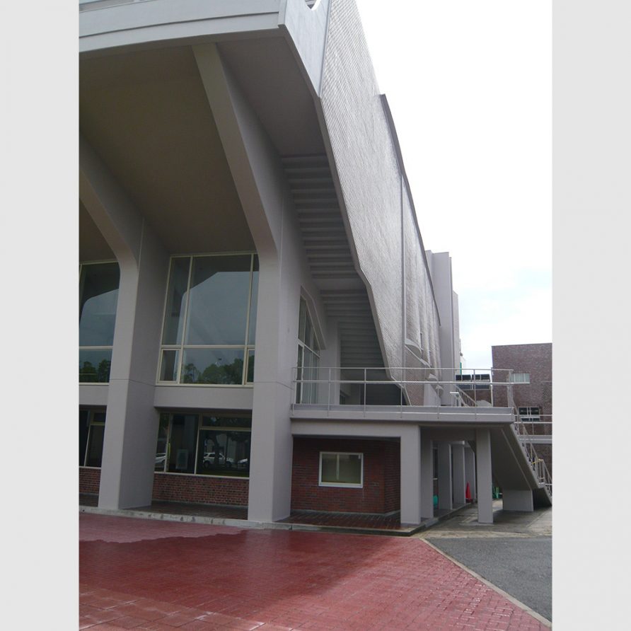 Yonago City Public Hall / Togo Murano