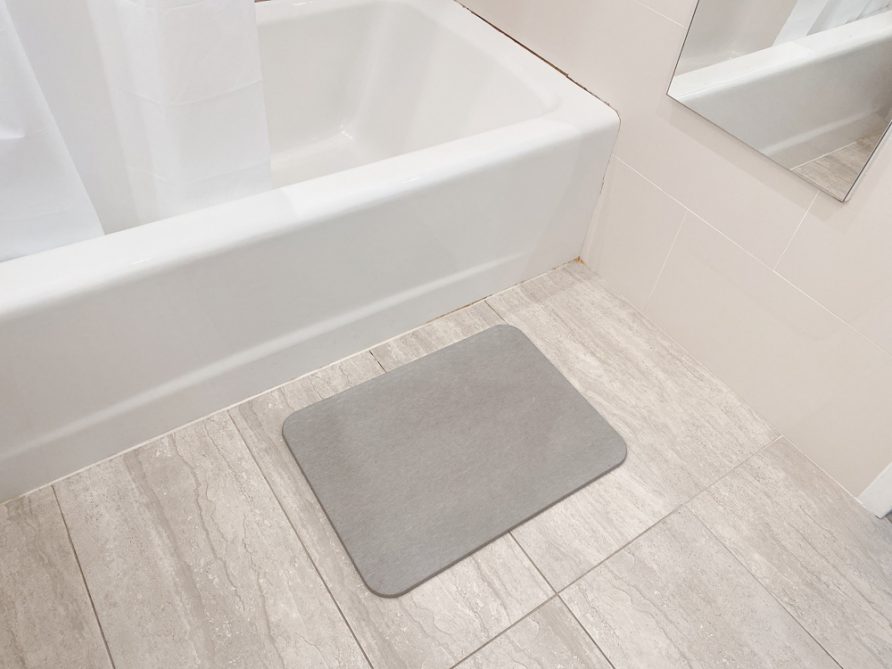 Diatomaceous bath mat