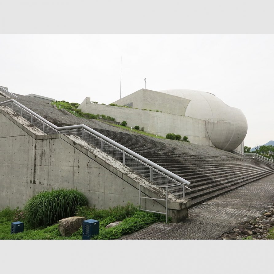 Nagaragawa Convention Center / Tadao Ando